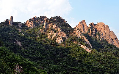 도봉산 오후 하산을 하며 바라본 노을 빛 바위군락