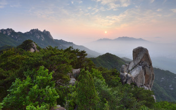 도봉산 우이암의 일출