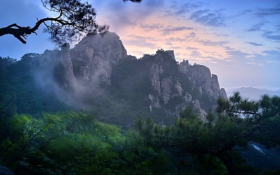 도봉산의 멋...바위군락과 일출 빛