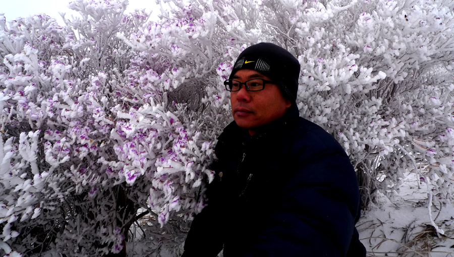 산악사진가  서명원 님입니다.
늘 변함없는 마음.. 
시류에 따라 의리를 바꾸는 사람들 속에 
그의 마음은 늘 한결 같습니다..