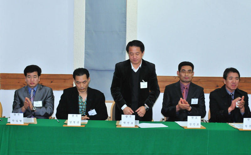 좌로부터 안길열 이사님, 김병순 이사님, 박진호님, 장인호 이사님, 황운천님
