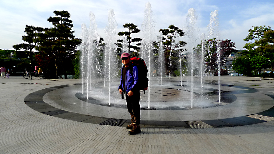 그레고리를 수술한 배낭에 58을 넣고 기념 샷을 ....