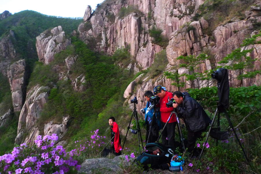 대자연의 경이로움에 빠진 이들..
속된 말로 산 히로뽕.. 
山 뽕을 맞은 사람들이라고 하지요..