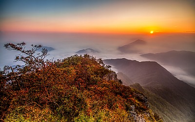 월악의 가을아래
