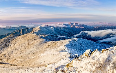 저 건너 남덕유 가는길
