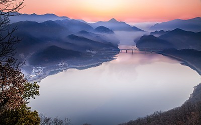 백봉산의 여명시간에