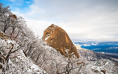 인수봉춘설경