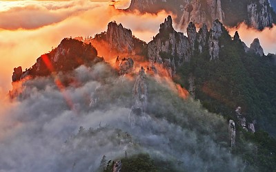 빛과암봉과운해