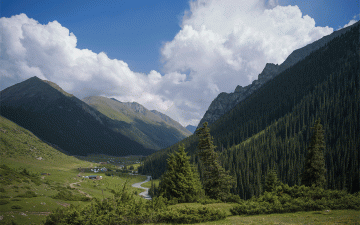 카르가스스탄 알틴아라샨 트래킹 중...