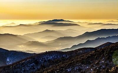 저건너 황매산이