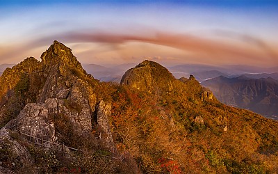 가야산 상왕봉 하늘위로