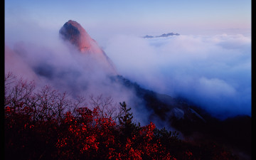삼각산의 아침.