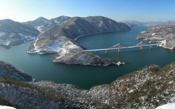 충주호 의 옥순대교