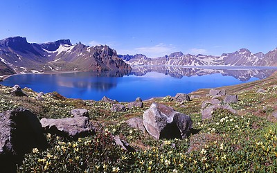 백두산 물가에서