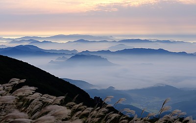 저 능선에