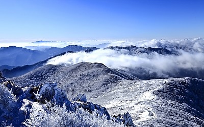 덕유산중봉에서.