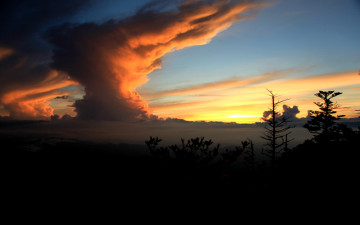 제석봉에서 본 신기한 노을