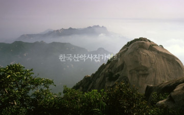 북한산 백운대에서...