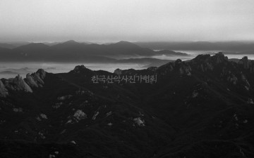 북한산에서 본 도봉과 오봉