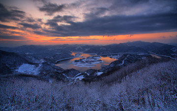 오봉산의 여명.