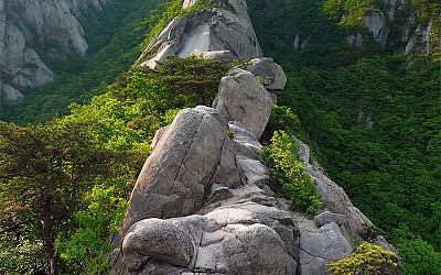 북한산 숨은벽의 봄