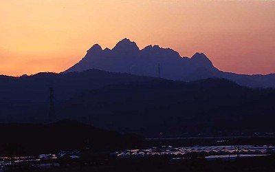 삼각산 여명