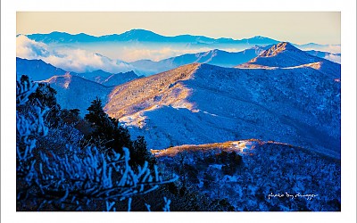 겨울산의 아침.