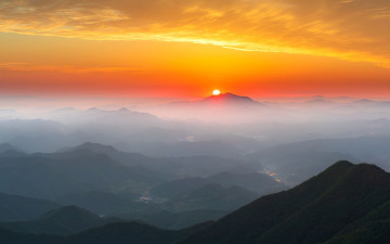 서대산 머릿으로 일출이