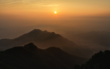 연무가 잔뜩 낀 아침