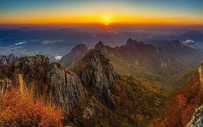 색동옷을 입어가는 월출산