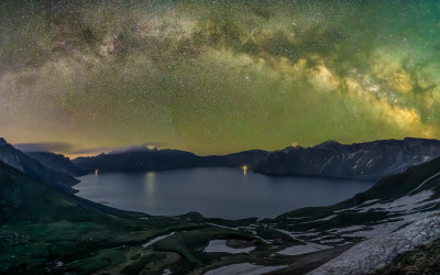 천지와 만난 은하수